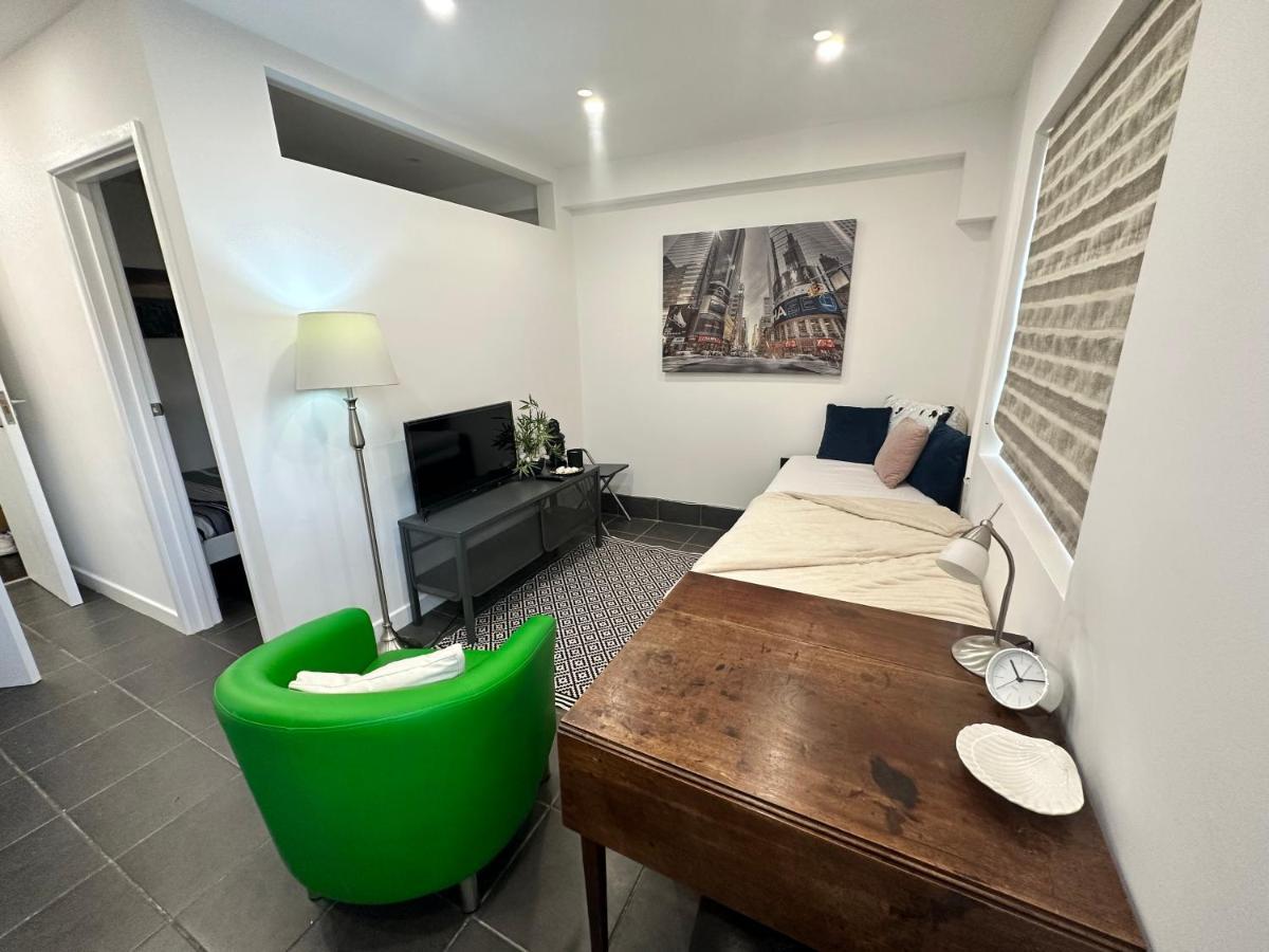 Modern Flat In Central Egham By Windsor Castle, Staines-Upon-Thames And Heathrow Airport Exterior photo